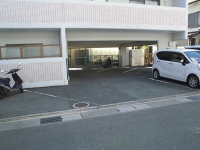 建物下スペース