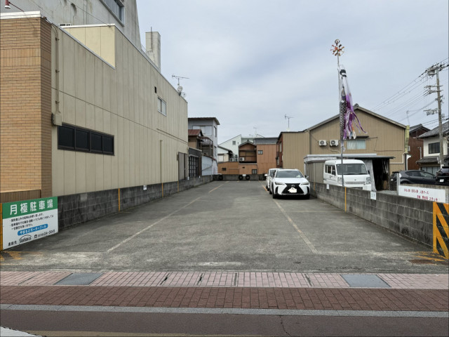 やまもとモータープールの駐車場写真