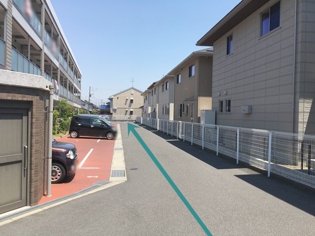 【道順2】左折後、突き当りまで直進してください。