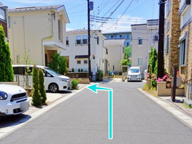 反対側から見た駐車場入り口