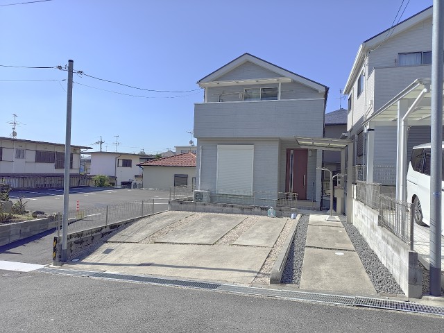 山之上西町10-5　個人宅の駐車場写真