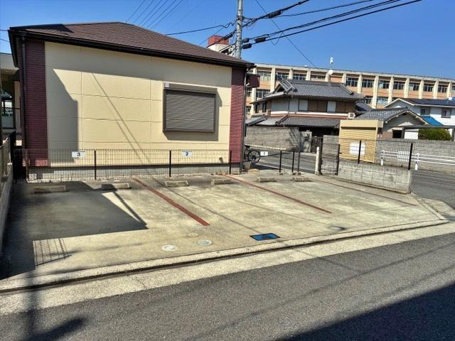 ガレージフルメーン上市駐車場の駐車場写真