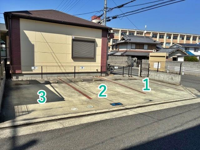 ガレージフルメーン上市駐車場の駐車場写真