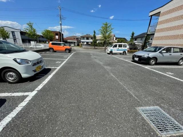 レオパレスPEACEFUL B駐車場【25106】の駐車場写真