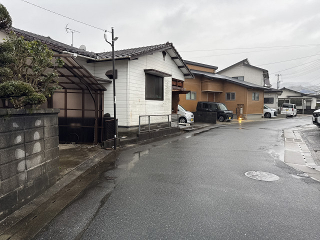 加藤田町2丁目屋根付き駐車場の駐車場写真