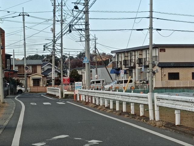楢原中学校 徒歩の駐車場写真