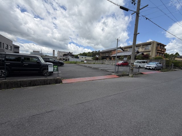 伊賀市裁判所の裏側の駐車場の駐車場写真