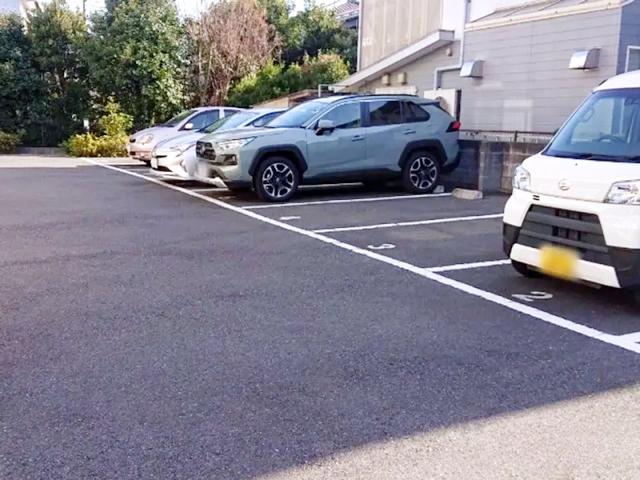 レオパレスフローラⅠ駐車場【15027】の駐車場写真