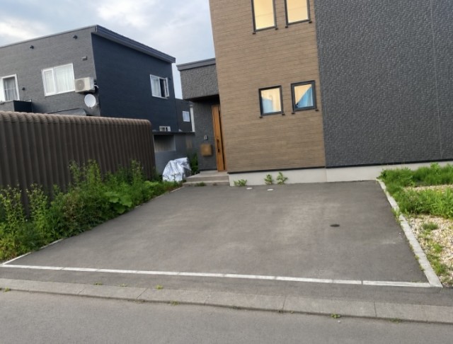 南町8条3丁目の駐車場写真