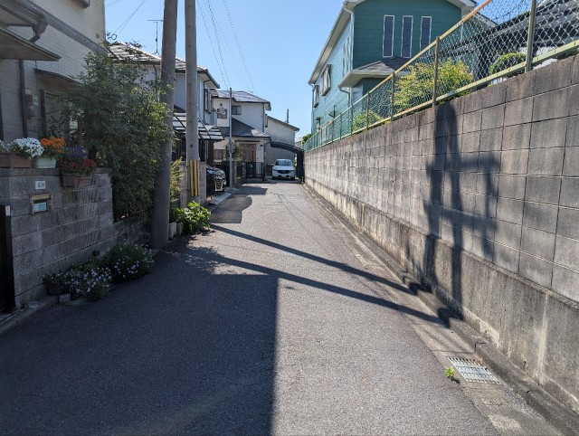 奈良県北葛城郡上牧町服部台4丁目3-16-1の駐車場写真