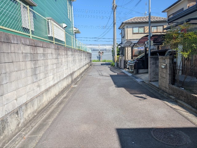奈良県北葛城郡上牧町服部台4丁目3-16-1の駐車場写真