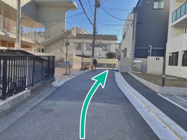 左手に星楽保育園が見えてきます。