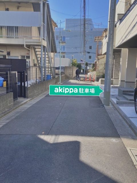 ムーミンの置物がある家の駐車場です。