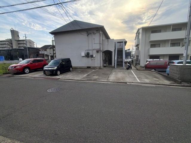 西山ハイツ アキッパ駐車場の駐車場写真