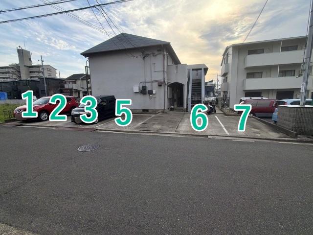 西山ハイツ アキッパ駐車場の駐車場写真