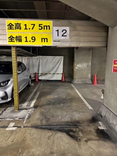 エキニア横浜駐車場【二段式：下】【平日のみ：8:00～23:00】の駐車場写真