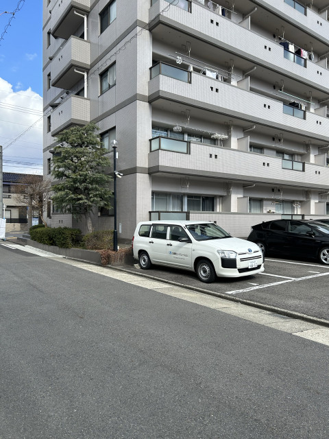 北区柳原3-9-5の駐車場写真
