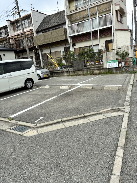 門戸厄神徒歩1分モンド第二ガレージ北の駐車場写真
