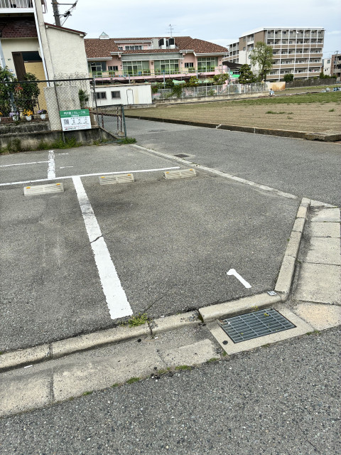 門戸厄神徒歩1分モンド第二ガレージ北の駐車場写真