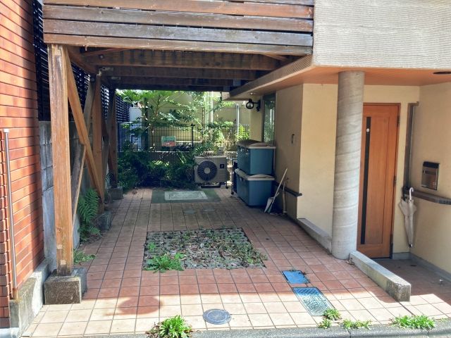 北沢3丁目5KANEFUJI邸[akippa]駐車場の駐車場写真