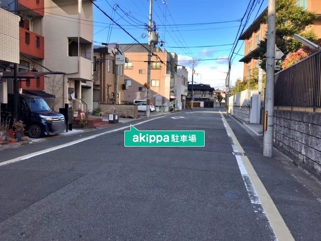 東門前町駐車場【左】土日祝日等特定日のみ貸出の駐車場写真