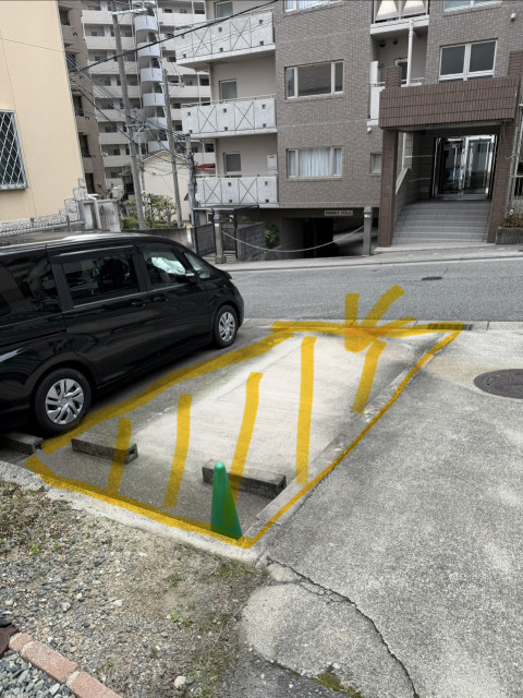 湯本町7-32駐車場の駐車場写真