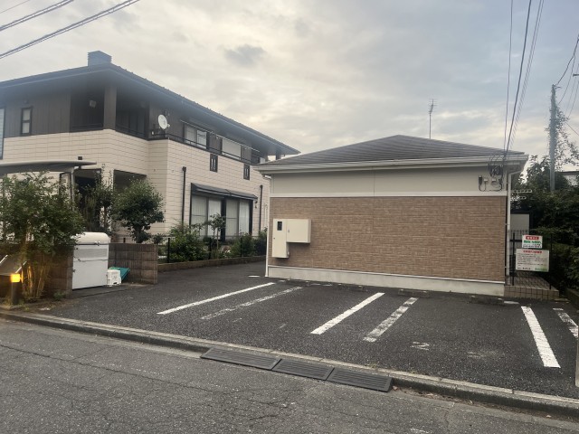 八王子市諏訪町139駐車場@特別養護老人ホーム諏訪の森正面の駐車場写真
