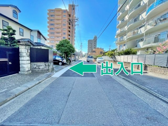 個人宅:徳川町2504駐車場の駐車場写真