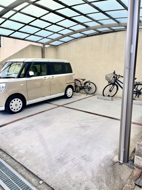 岩城の駐車場写真