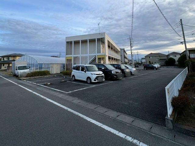 レオパレスフェニックスⅡ アキッパ駐車場の駐車場写真