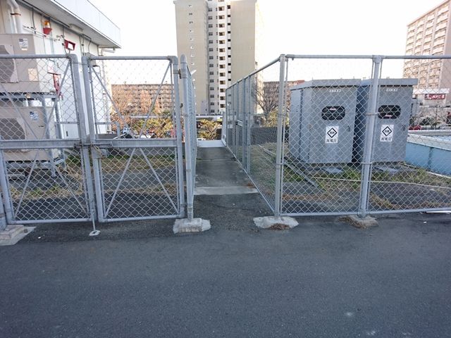 本郷台駅へはこちらの階段をご利用ください