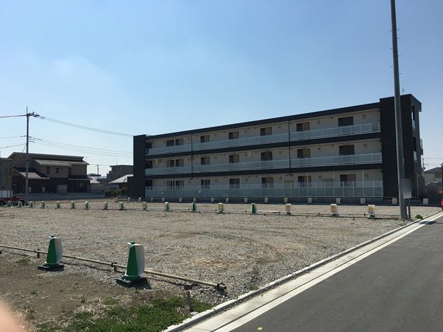【道順5】ご利用駐車場になります。ご予約された駐車場に間違いないか確認し、ご予約されたスペースに駐車してください。