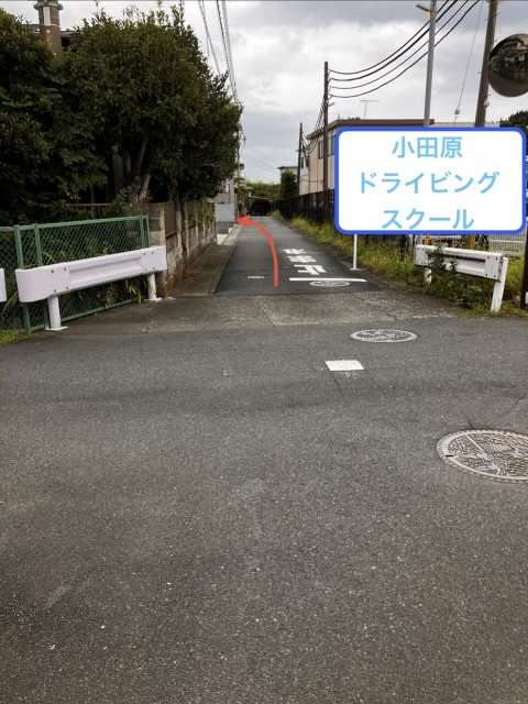 小田原ドライビングスクール入口向かい駐車場の駐車場写真
