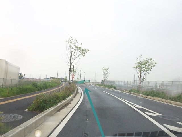 【道順3】道なりに進んでください。