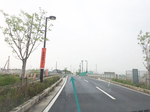 【道順4】橋を直進してください。