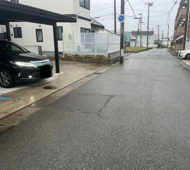 秋田市山王中島町7-30②の駐車場写真