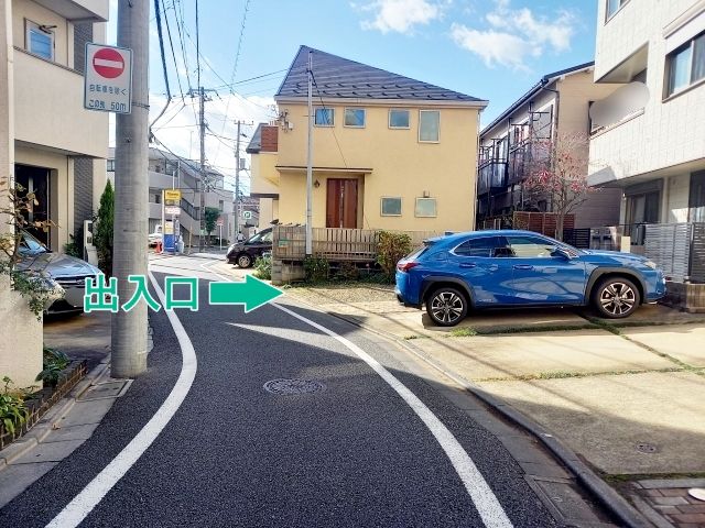 【前向き駐車必須】フラットユタカ_上馬5丁目 アキッパ駐車場の駐車場写真