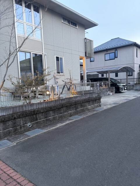 菅谷台1丁目 屋根付き 駐車場　左側の駐車場写真