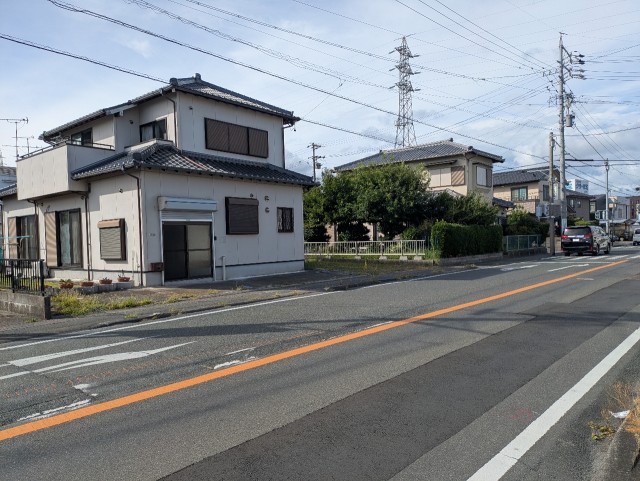 浜松市中央区曳馬6-12-17駐車場の駐車場写真