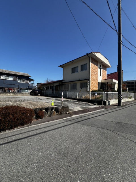 名張駅周辺栄町教会隣角地の駐車場写真