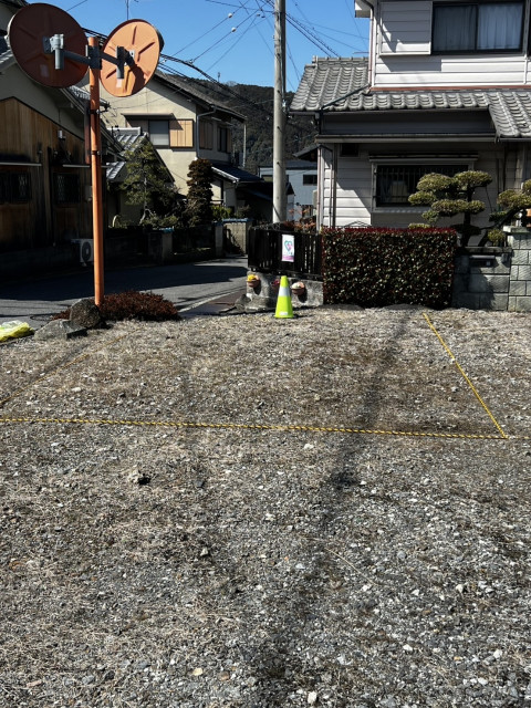 名張駅周辺栄町教会隣角地の駐車場写真