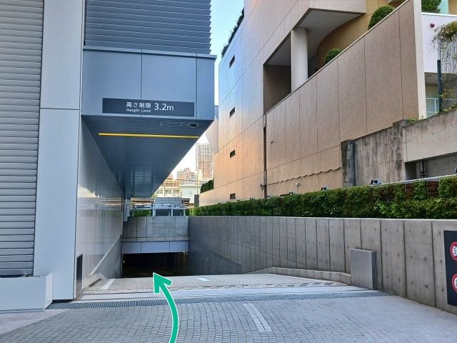 ミタマチテラス駐車場【平日 8:00~21:00 / ハイルーフ / EV充電付き】の駐車場写真