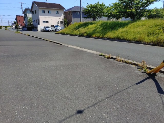 静岡県磐田市新貝2-4-1の駐車場写真