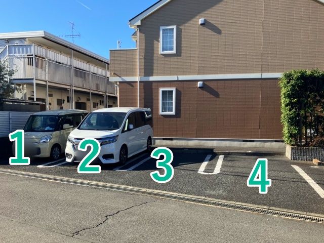 オリーブコンフォート駐車場の駐車場写真