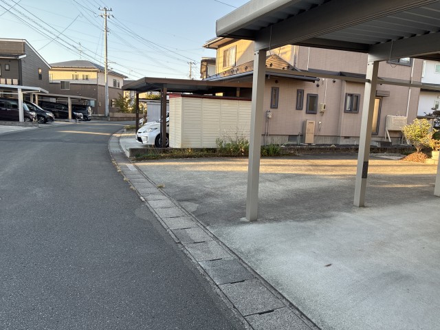 東芳賀三丁目5-14駐車場の駐車場写真