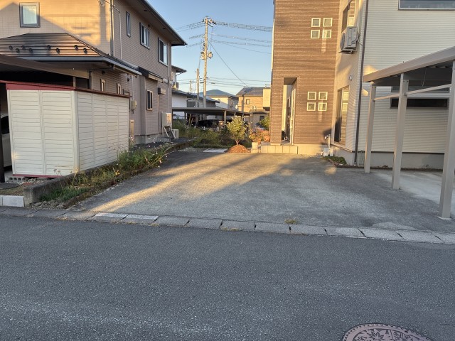 東芳賀三丁目5-14駐車場の駐車場写真