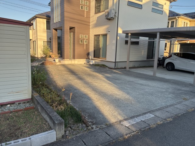 東芳賀三丁目5-14駐車場の駐車場写真