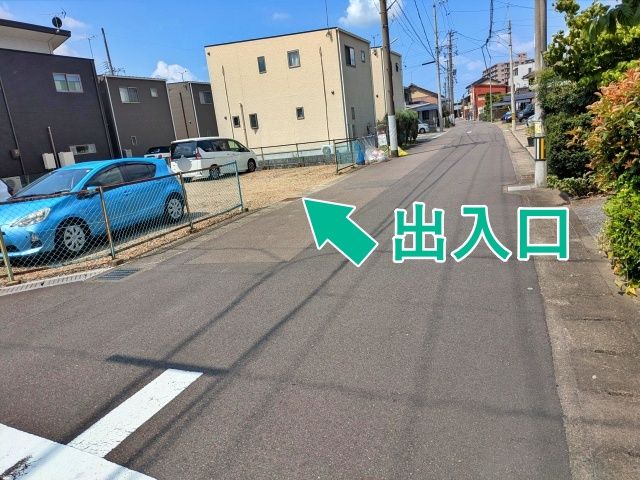アパート南側月極駐車場の駐車場写真