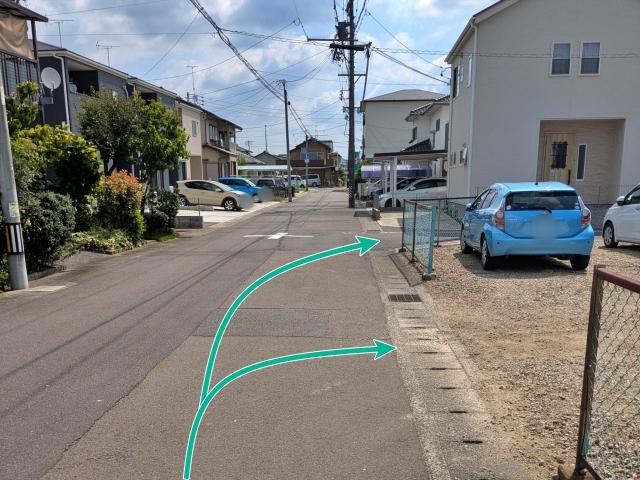 アパート南側月極駐車場の駐車場写真