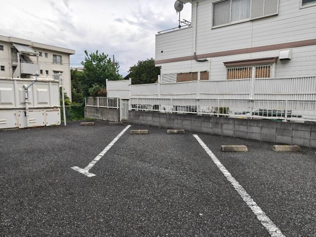 朝日ケ丘2丁目7-6駐車場の駐車場写真